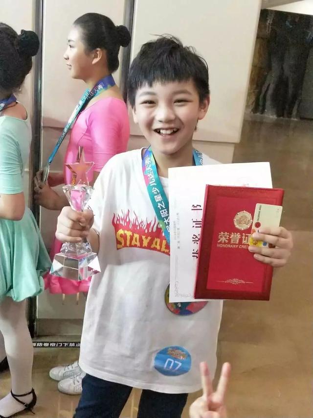 演完少年南辰王，又在《驭鲛记》演天君，这位童星还是个街舞高手