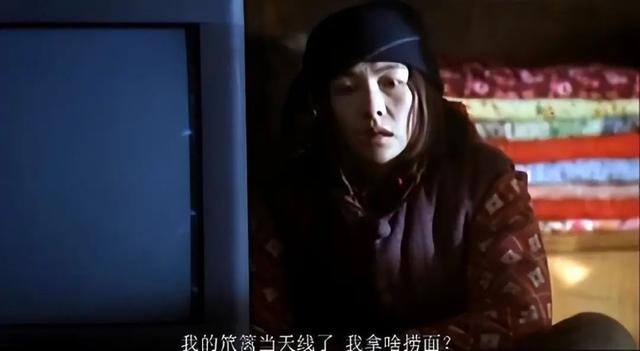 29年后才懂,二嫫用脚玩的不是面粉,而是中国人难以启齿的“性”