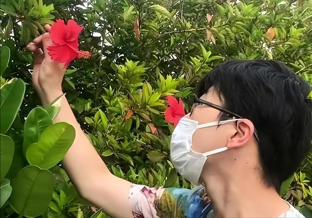 软饭男文君:被7任女友包养多年,生活公开后让人心服口服