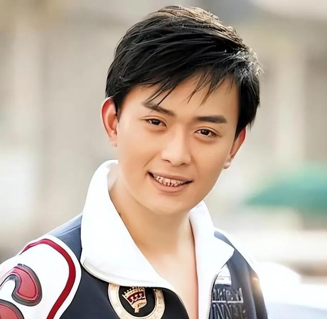 黄海冰:不接受前妻丁克,靠“蹭饭”娶到小12岁娇妻,如今怎样?