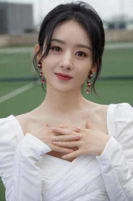 潜规则女明星(有人背景通天，有人硬刚资本？这几位女星根本不怕潜规则)