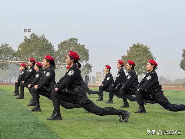 武汉公安女子特警大队：铁血柔情书丹心 英雄城市绽芳华