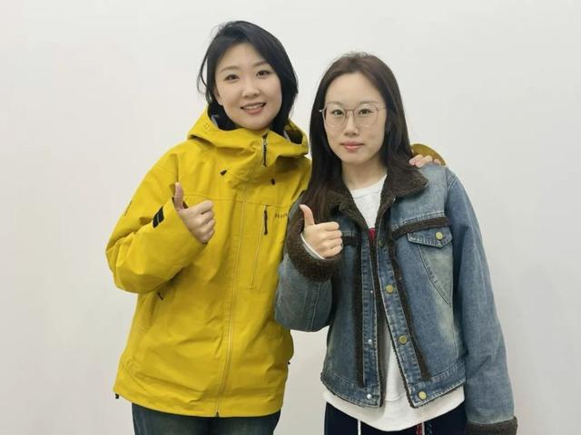 手机失而复得,还多了段可爱的视频!俩青岛小嫚的滑雪“温馨提醒”视频火了