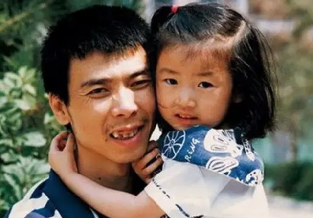 冯小刚离婚后,娶了美人徐帆,但他说愧对两个女人,自己不是东西