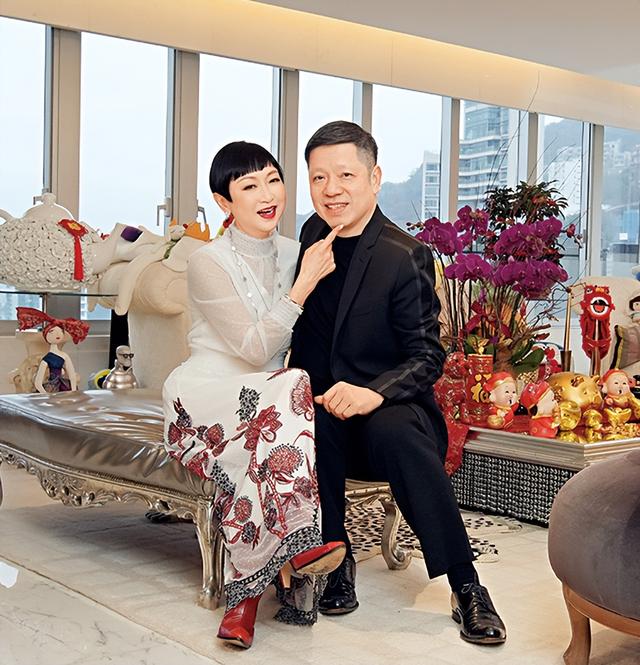 他是慕诗国际创始人,4台衣车起家19岁与太太结婚,3子女皆优秀