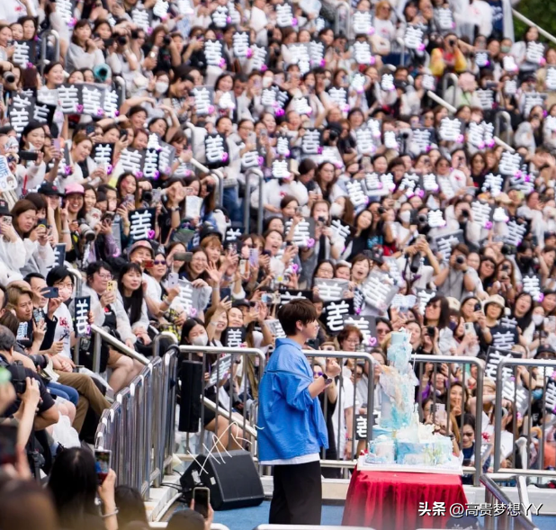 一场生日宴轰动全香港,25岁姜涛,让所有人见识到他的江湖地位