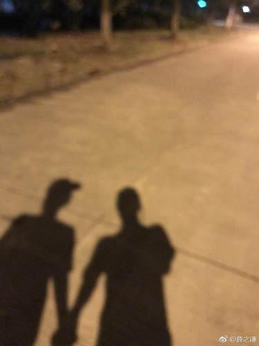 薛之谦晒牵手照疑似复合:那就再爱一次吧