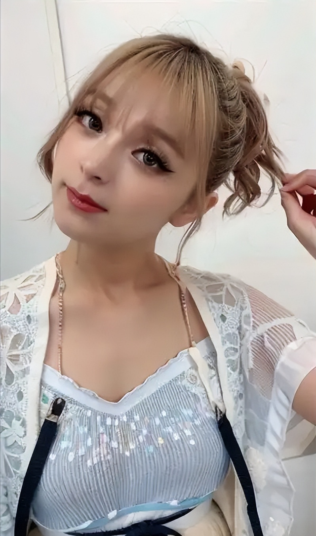 日本二次元女王——美依礼芽,元气偶像的魅力着实强大。