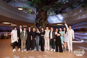 杀破狼歌曲原唱(《时光音乐会·老友记》戴佩妮与恩师陈子鸿首度同台表演)