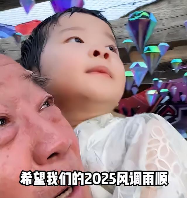 小天赐,终为父母的“众叛亲离”买了单,年仅5岁活得不像小孩