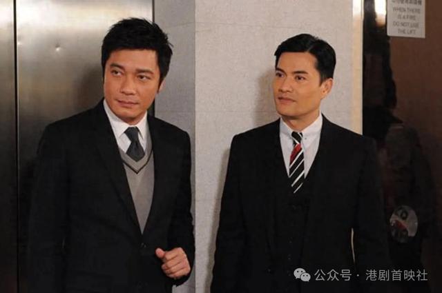 吕良伟手抱鲜花度腊八,娶细13年豪门娇妻后过舒适人夫生活