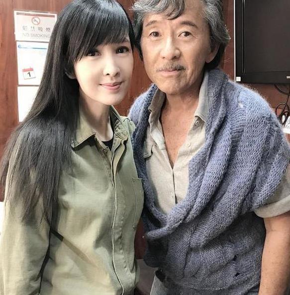 周慧敏现身林子祥演唱会,与57岁叶倩文同框,差距不是一般的大
