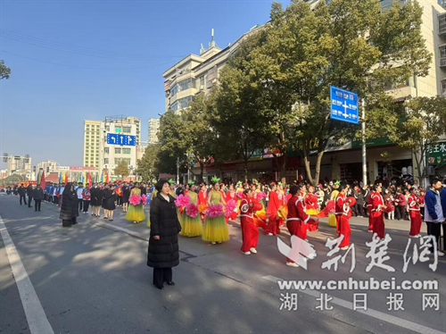 十堰房县职校积极参与春节民间文艺大巡游
