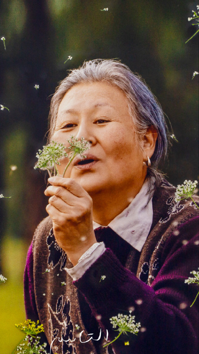 《我的阿勒泰》戏内62岁的她是马伊琍的婆婆,戏外她曾8次上春晚