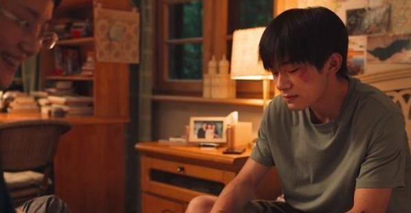 《送你一朵小红花》:从“入梦”到“出梦”,韦一航的救赎与蜕变