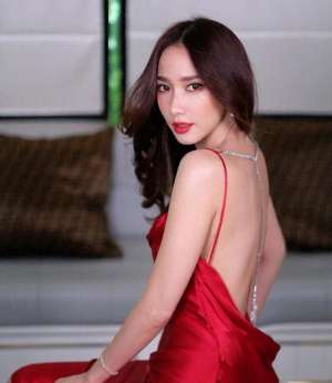 天堂魔咒(泰国神颜女星，出道至今容颜依旧，令人羡慕)