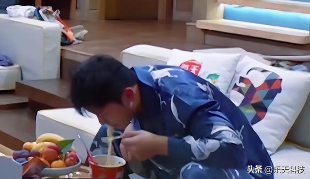 李晨大腹便便体重162斤,夜宵还吃可乐泡面,沙溢:你胖了还吃?