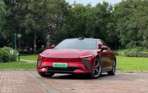 C级轿车(国产C级车出新款，入门即高配，星纪元ES深度试驾报告)