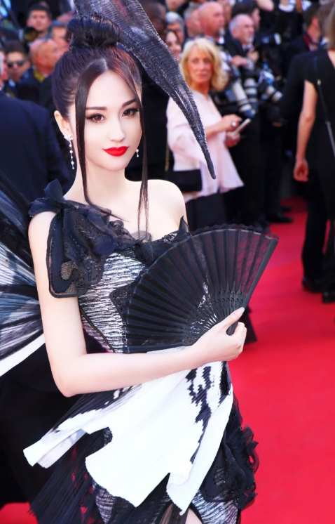 蓝心妍:一个为艺术大胆献身的演员