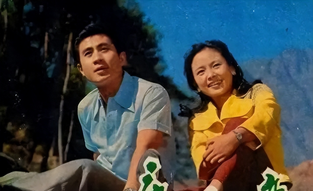 68岁无儿无女,至今未再婚的张瑜,与74岁前夫张建亚处境大不相同