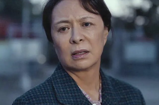 演员刘佳:隐退10年,将父亲骨灰放家中8年,活成了贤妻良母