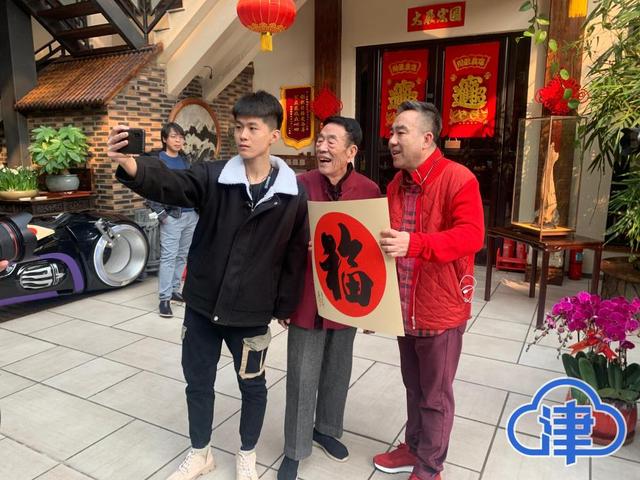 山东小伙痴迷“杨光的快乐生活”天津过年梦圆牛年