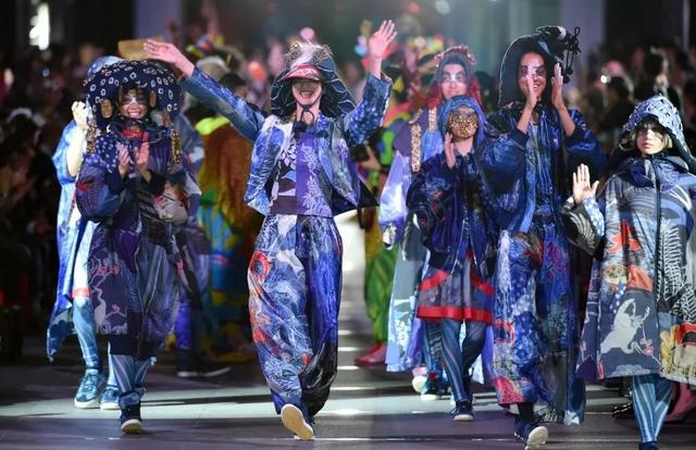 大卫·鲍伊、迈克尔·杰克逊、Lady Gaga为何都是这位时装设计师的粉丝?
