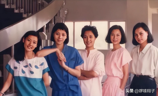 何赛飞:25岁嫁老师的儿子,婚后10年选择做丁克,如今终苦尽甘来