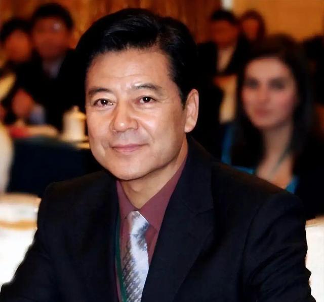 著名演员颜世魁:一生苦难,68岁单身无子嗣,老母亲直言不敢老去