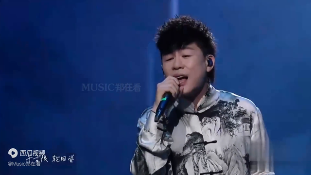 原唱难超越，单依纯和毛不易合作《东北民谣》，网友说不如独唱