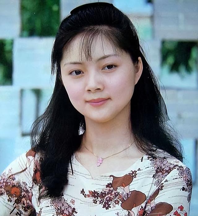 同样是演“薛宝钗”，把张莉和傅艺伟，放在一起看，差别就出来了