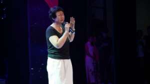 羌族歌曲(羌族小伙轻灵婉转歌声演绎《天边》燃气职工唱出“改刀和榔头”版《成都》)