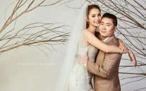 欧美人妖老妇(泰国“人妖皇后”，嫁给中国富豪，两人结婚8年，如今怎样了)