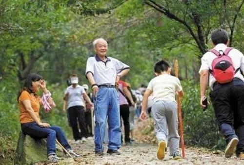 七律 重阳出游抒怀(新韵)