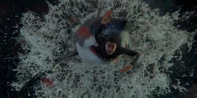 《大白鲨》加《艾米丽在巴黎》的电影在 Netflix 上大获成功