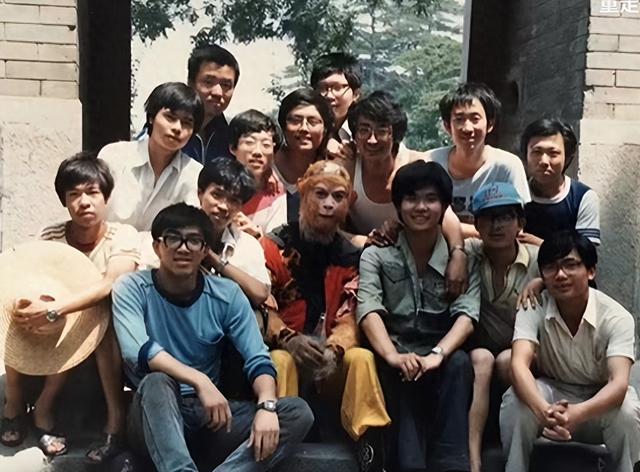 看到六小龄童6年拿2000元,才明白师徒四人为何和杨洁闹掰了