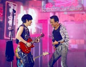 激情午夜天(影帝梁家辉加持，五月天激情重现“顽固”精神)