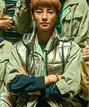 王俊凯发型(王俊凯无名之辈造型，黄发蘑菇头，社会我凯哥，人狠话不多)