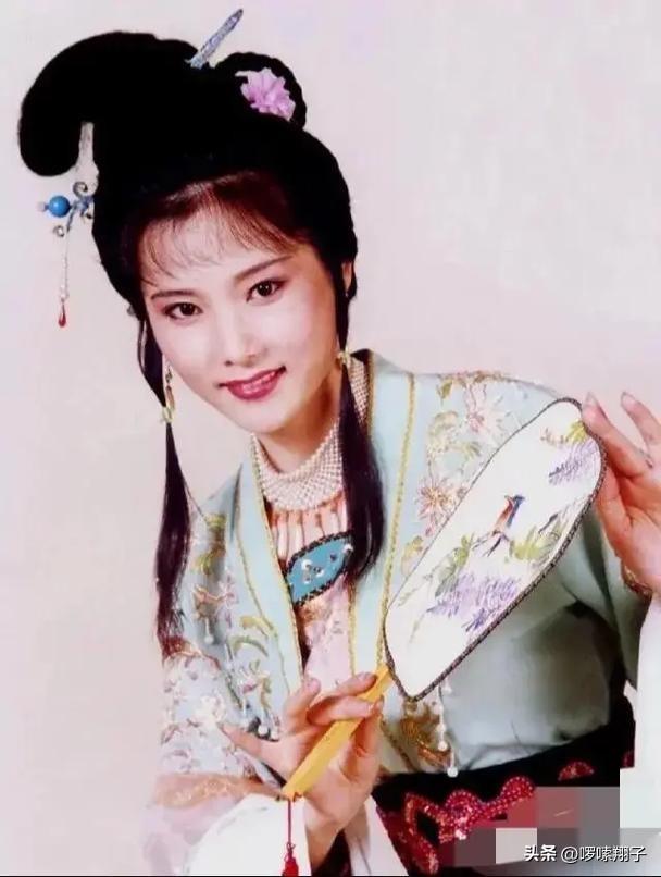 何赛飞:25岁嫁老师的儿子,婚后10年选择做丁克,如今终苦尽甘来