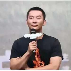 李晨有儿子吗(年近五旬无儿无女，形单影只孑然一身，这还是我们熟悉的李晨吗？)