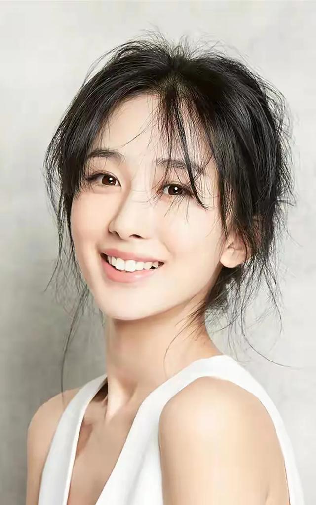 迟宁宁:演技与美貌并存的璀璨新星!