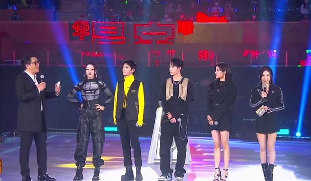 和平精英:明星4人组吃鸡,ID是亮点,王一博玩得一手“好狙”