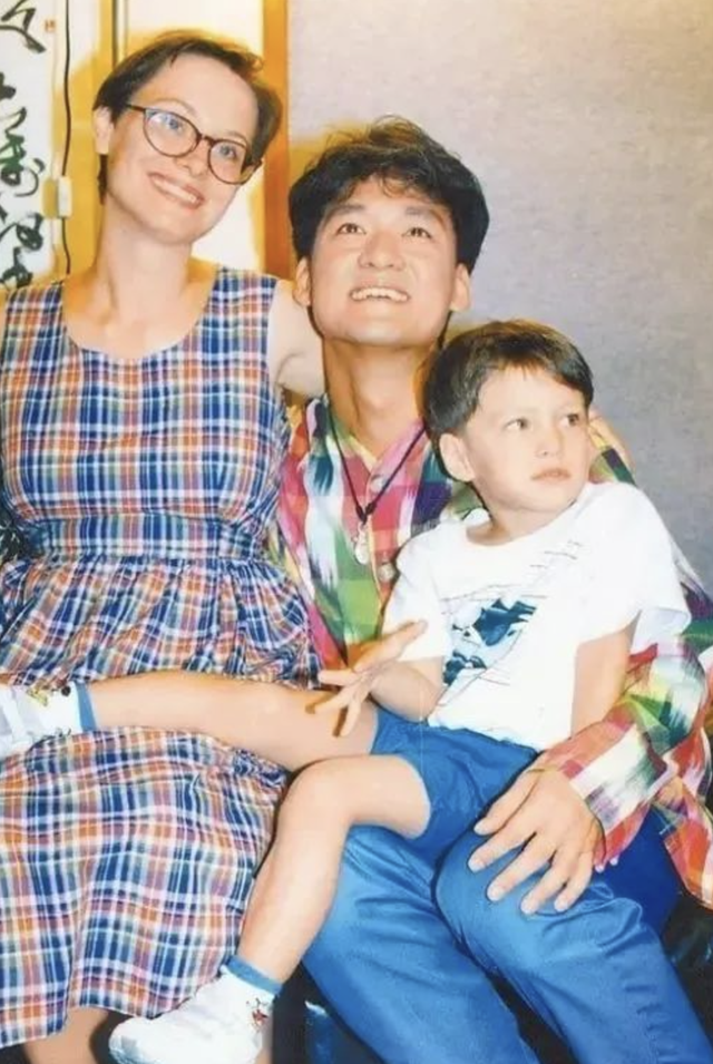 周华健：娶了美国妻子，结婚34年儿女双全，活成了人生赢家