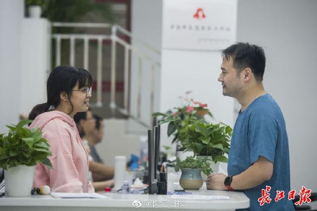 无数个个体汇聚成全民抗疫的磅礴伟力