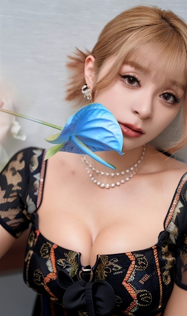 日本二次元女王——美依礼芽,元气偶像的魅力着实强大。