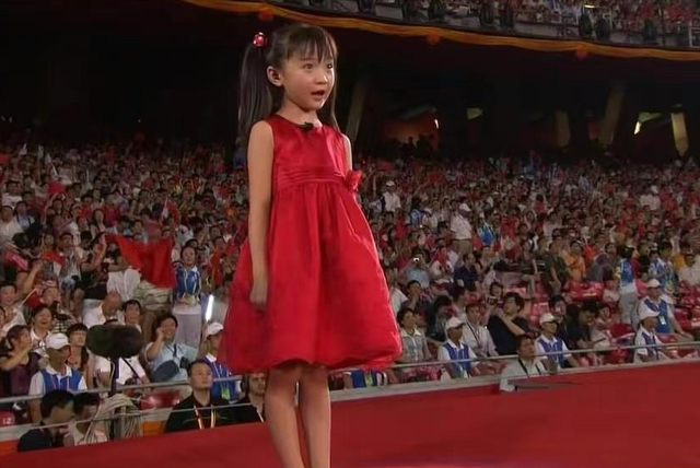林妙可,丰胸门、陪酒门、炫富门,为啥人们总跟这个小女孩过不去