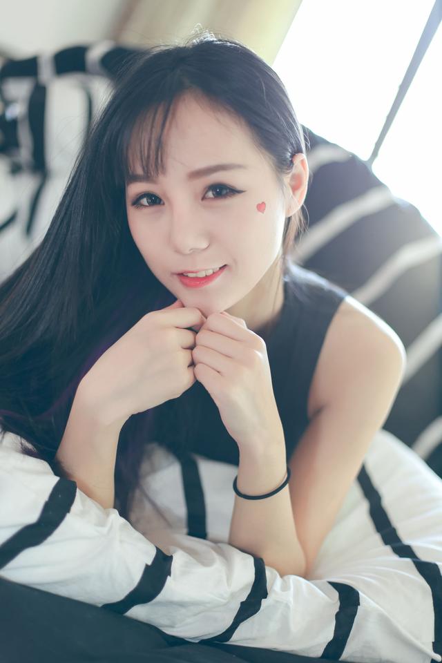 皓齿明眸，丰神绰约，春色满园！