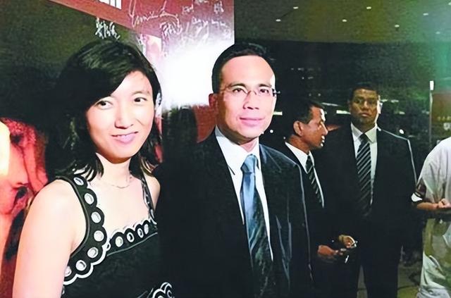 27岁百亿身家,香港“最牛富三代”李思德,或成爷爷李嘉诚接班人