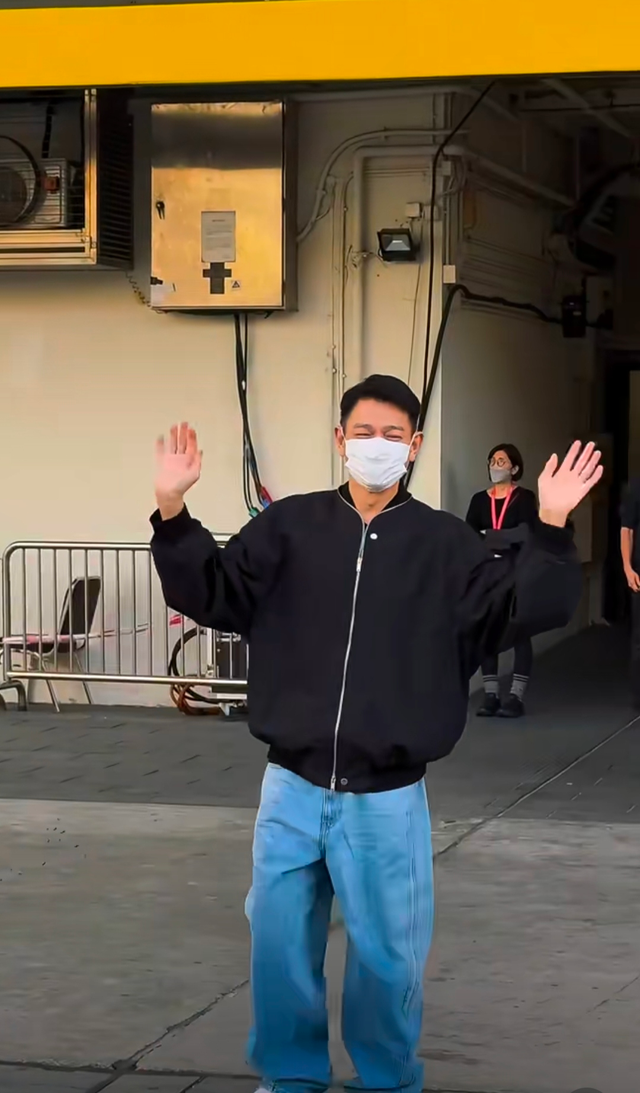 刘德华本人现身体育馆被偶遇,真实身高被质疑