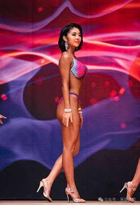 日本18岁(日本18岁女高中生变身比基尼健美女神肌肉反差照引惊呼：这元气)